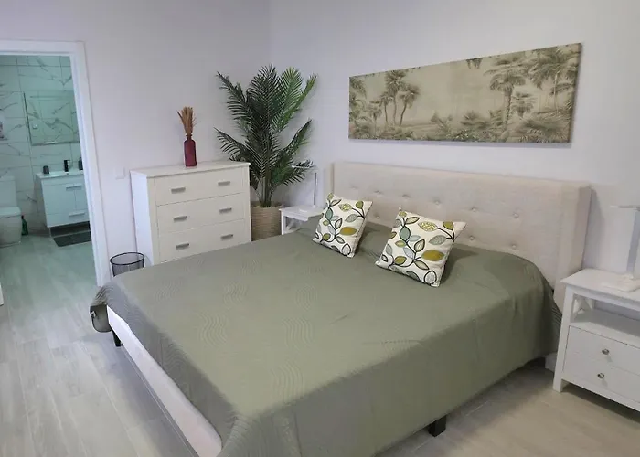 Garden , 4* Πόντα Ντελγκάντα