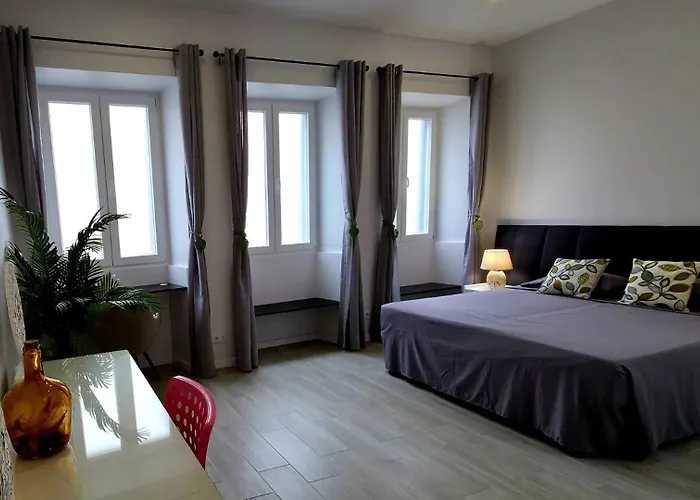 Πανσιόν Garden , Πόντα Ντελγκάντα